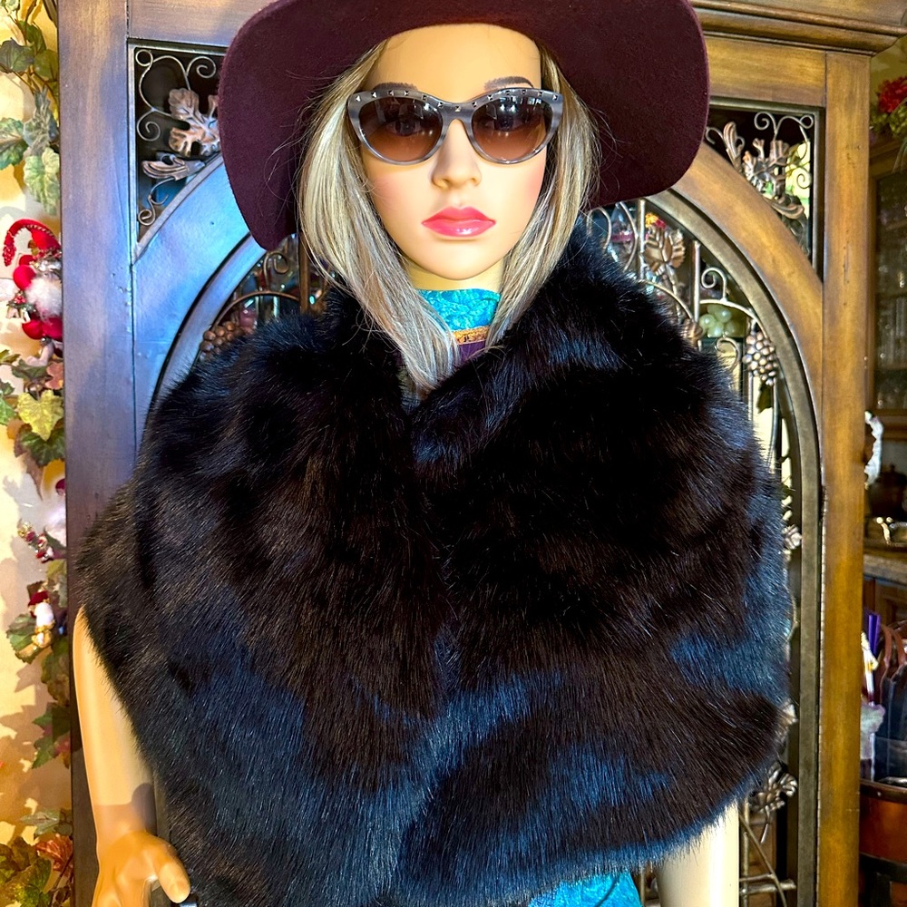 Cache Black Faux Fur Stole - Picture 2 of 4